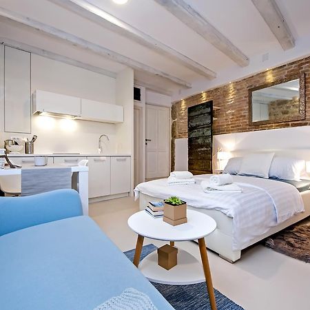 Luna Rooms And Studios روفينج المظهر الخارجي الصورة