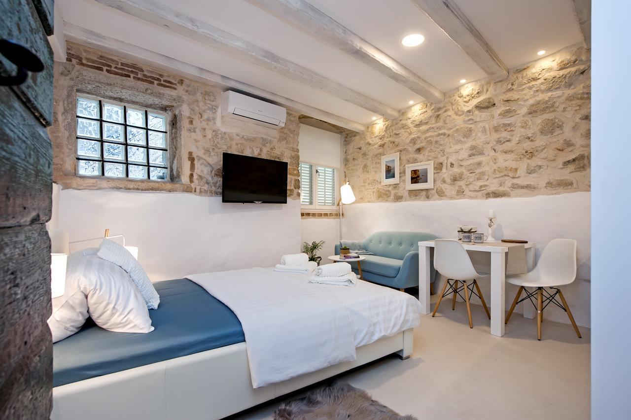 Luna Rooms And Studios روفينج المظهر الخارجي الصورة