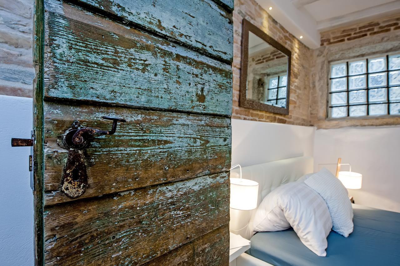 Luna Rooms And Studios روفينج المظهر الخارجي الصورة