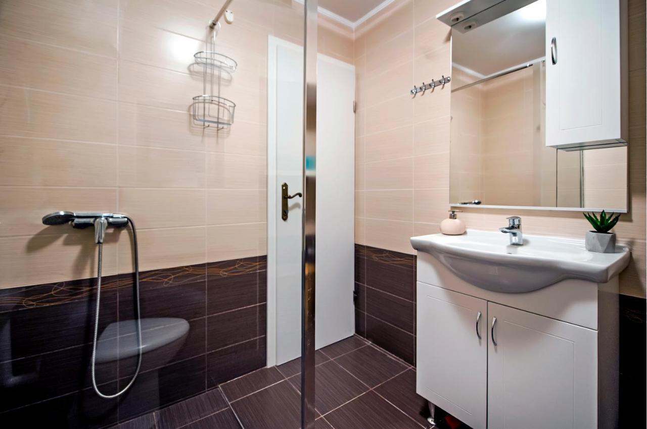 Luna Rooms And Studios روفينج المظهر الخارجي الصورة